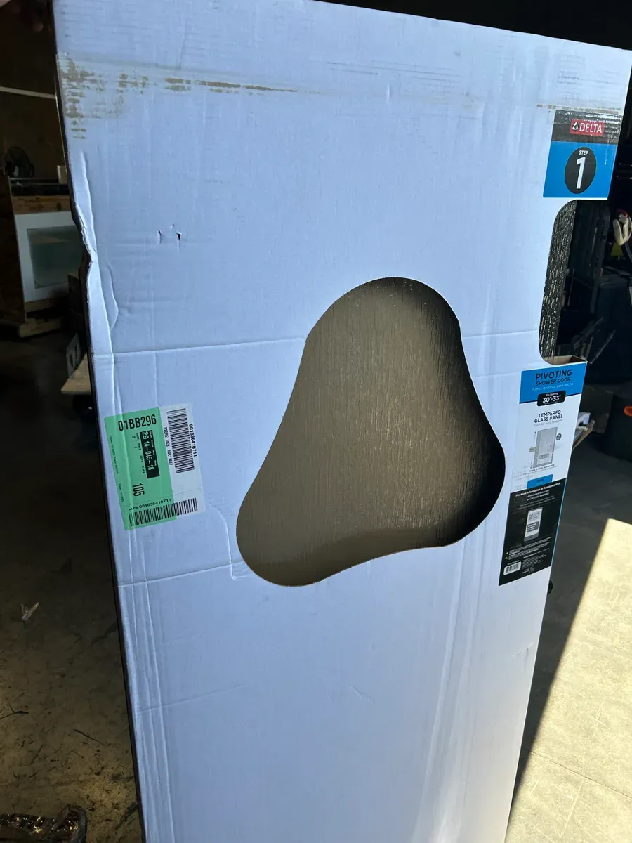 Delta Shower door - image 4