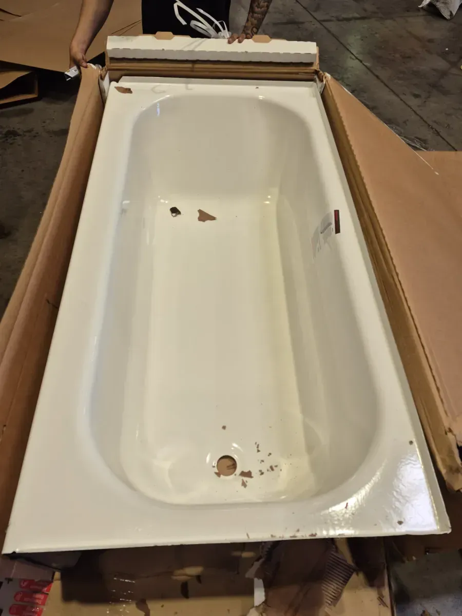 Pallet of bathtubs - image 2