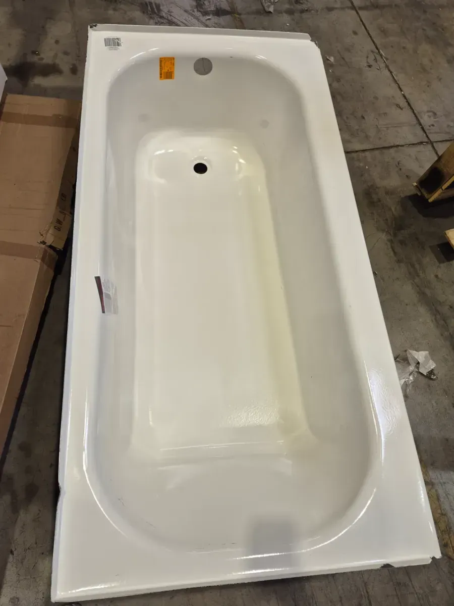 Pallet of bathtubs - image 1
