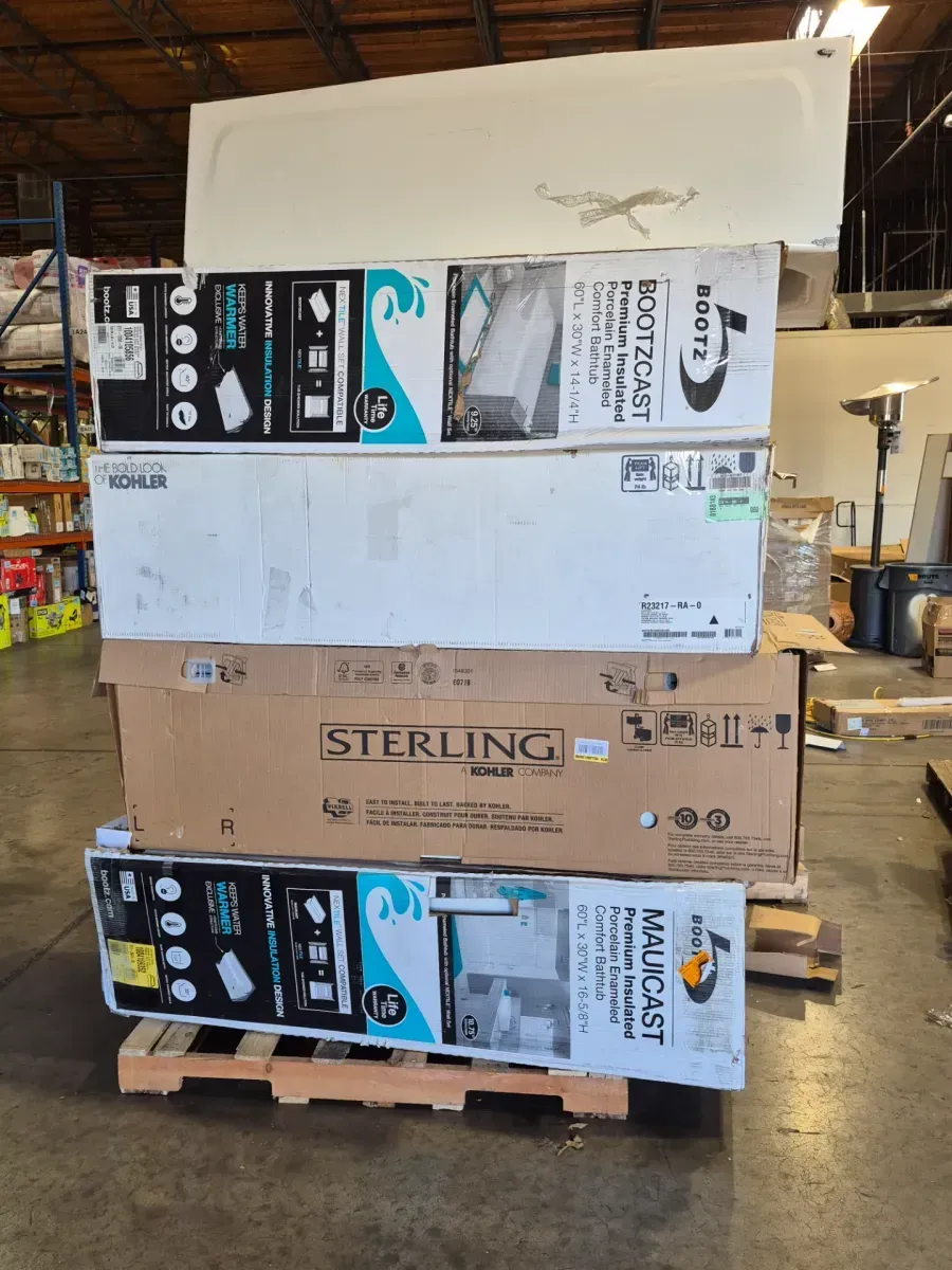 Pallet of bathtubs - image 6