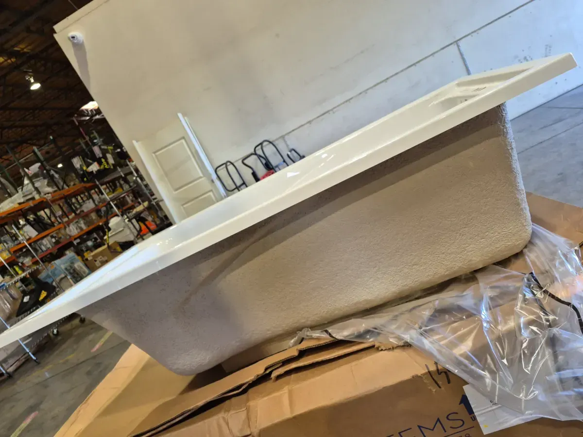 *** Minor damage on one corner***  Coral Series 59 in. x 32 in. Rectangular Soaking Bathtub with Reversible Drain and Marine Grade Acrylic in Glossy White - image 2