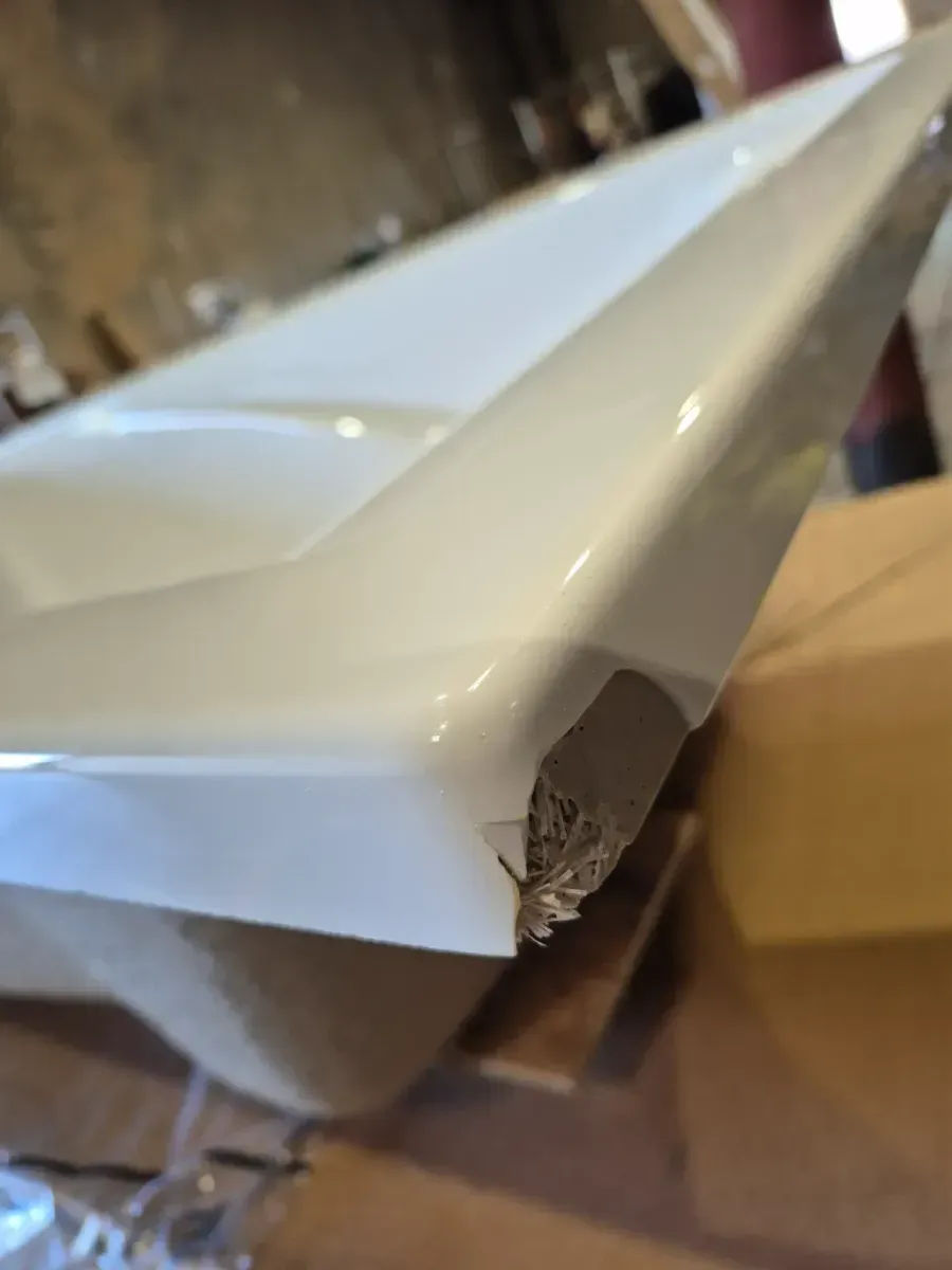 *** Minor damage on one corner***  Coral Series 59 in. x 32 in. Rectangular Soaking Bathtub with Reversible Drain and Marine Grade Acrylic in Glossy White - image 4