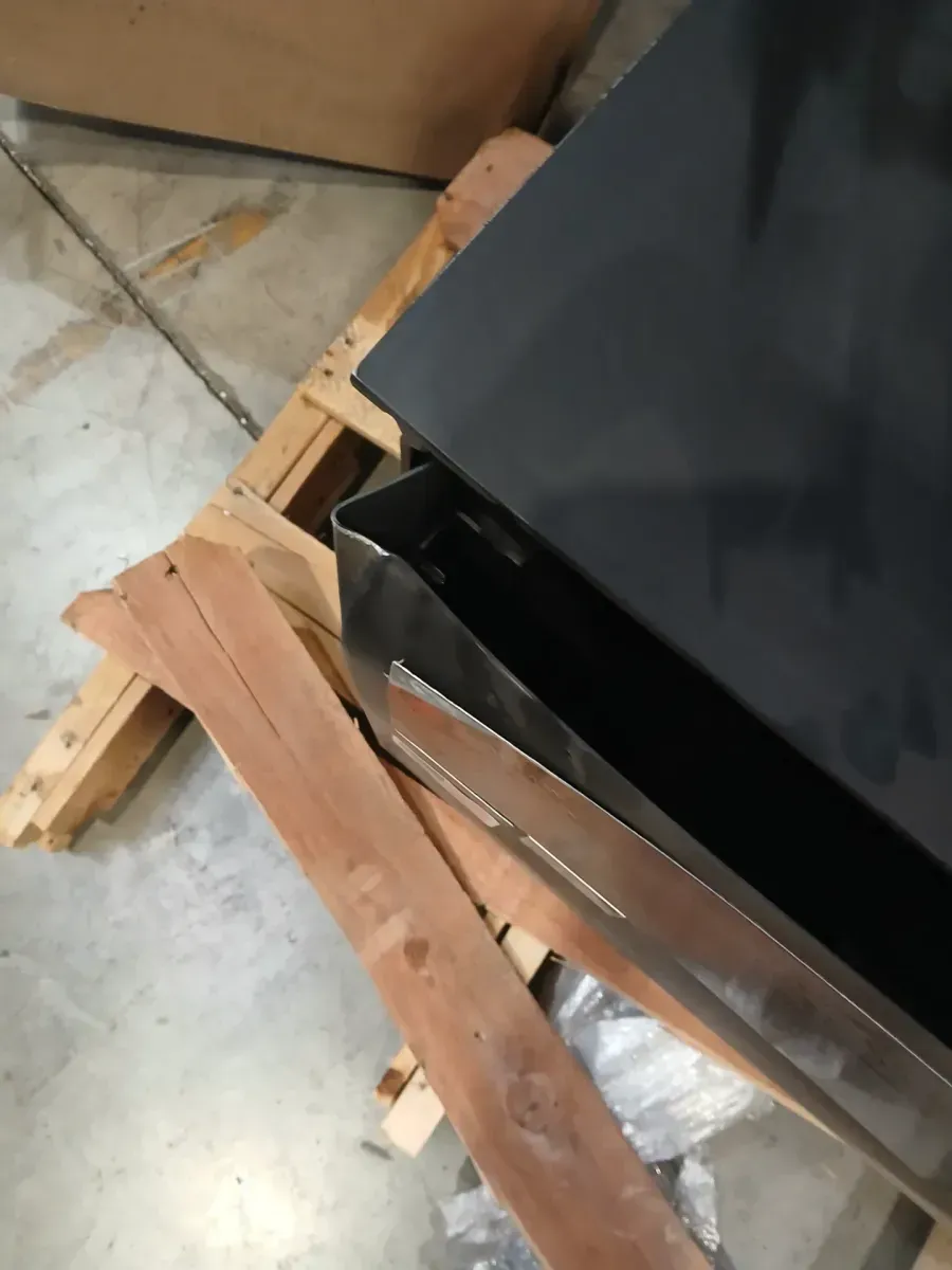 Medium 2,200 sq. ft. EPA Certified Wood Stove with Pedestal and Stainless Steel Ash Lip - image 5