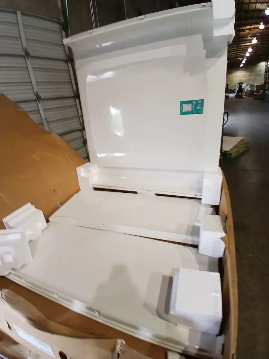 *** 2 of thrm has minor dents Pallete of 3 different size and style  bath wall sets - image 1