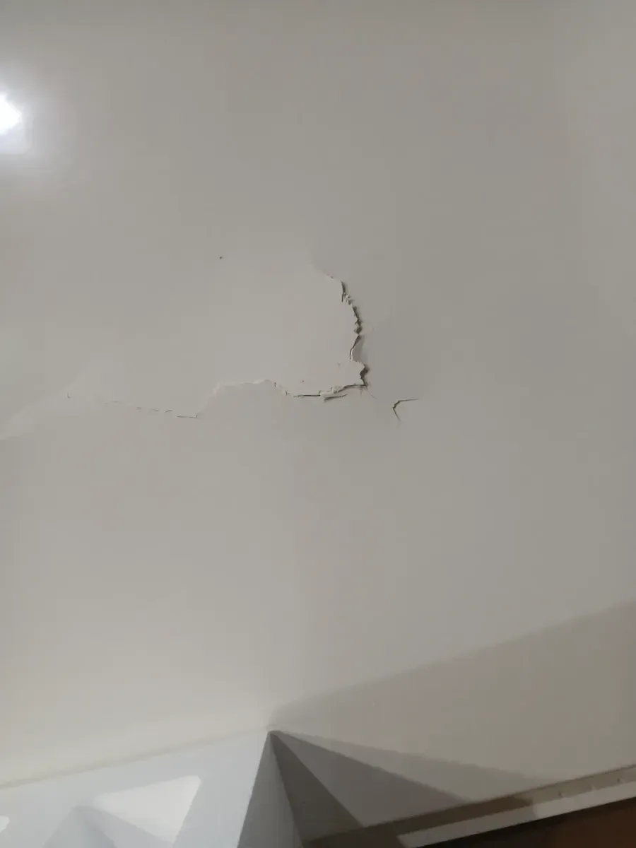 *** 2 of thrm has minor dents Pallete of 3 different size and style  bath wall sets - image 3