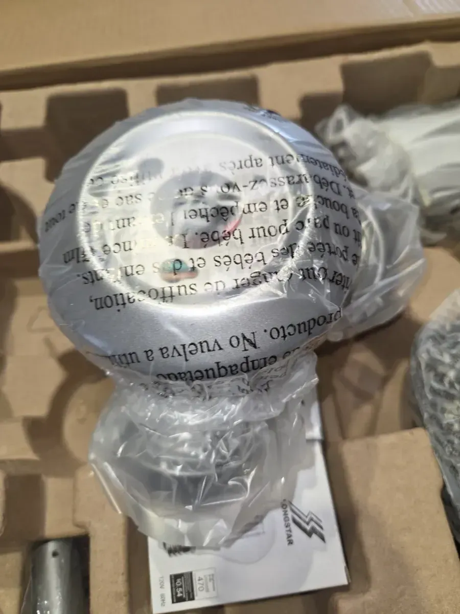 Hilmouth 52 in. Indoor Matte Silver Ceiling Fan with Light - image 3