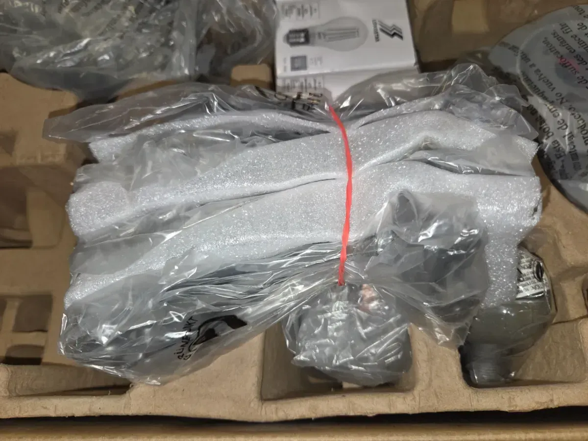 Hilmouth 52 in. Indoor Matte Silver Ceiling Fan with Light - image 4