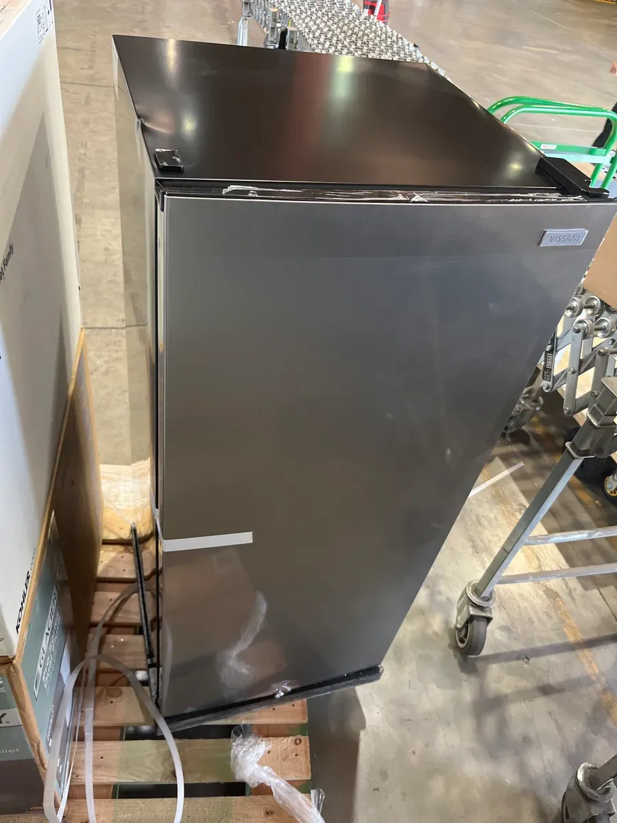 7.1 cu. ft. Manual Defrost Convertible Upright Freezer in Stainless Steel Look, Garage Ready - image 6