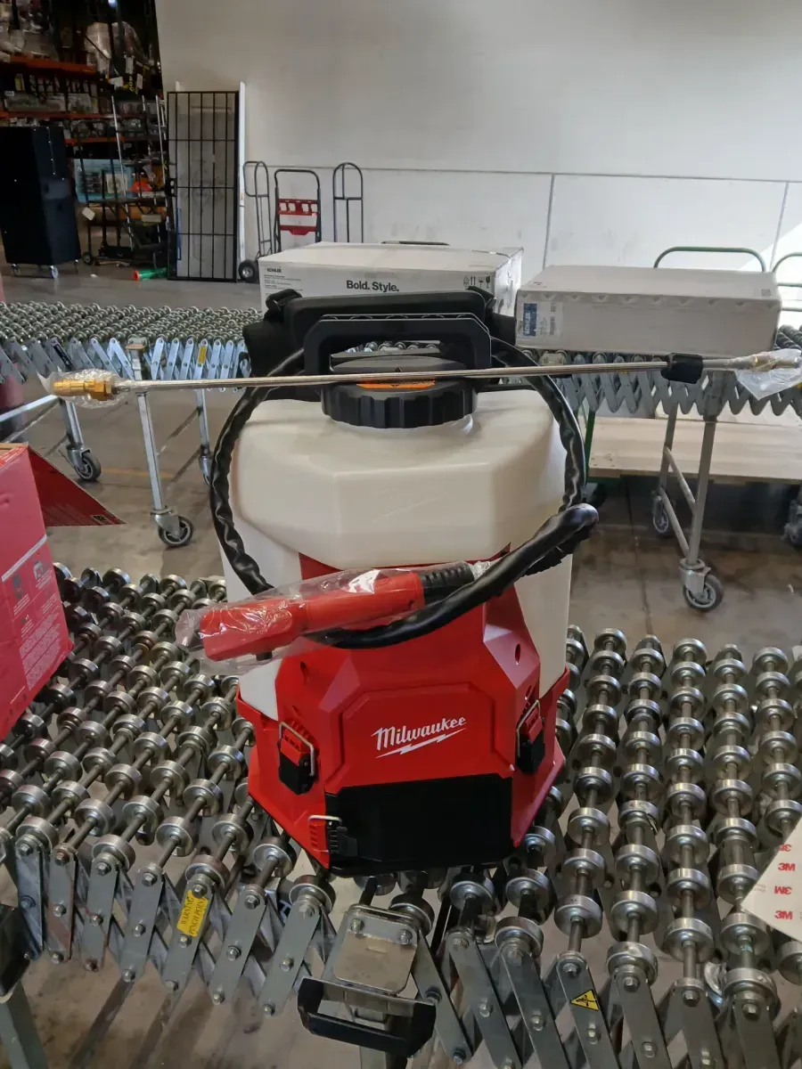 M18 18V 4 Gal. Cordless Battery Powered Backpack Pesticide Sprayer Kit w/Switch Tank Interchangeable Capability - image 3
