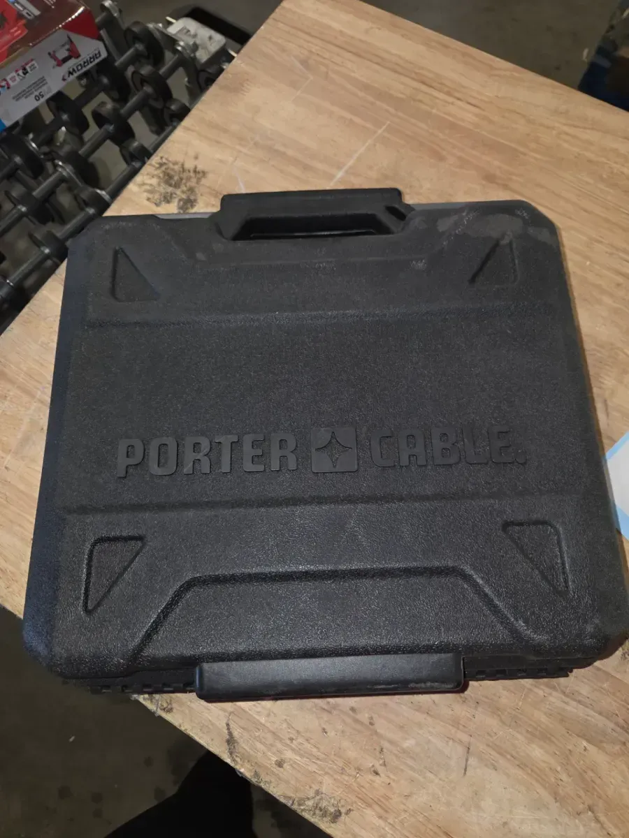 18-Gauge Pneumatic Brad Nailer Kit - image 3