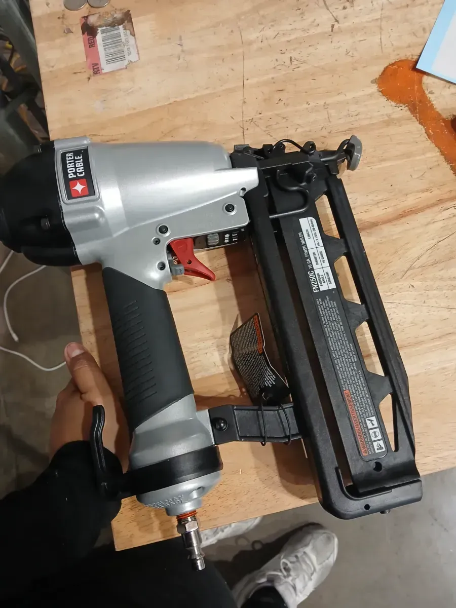 15-Gauge Pneumatic 2-1/2 in. Angled Nailer Kit - image 4