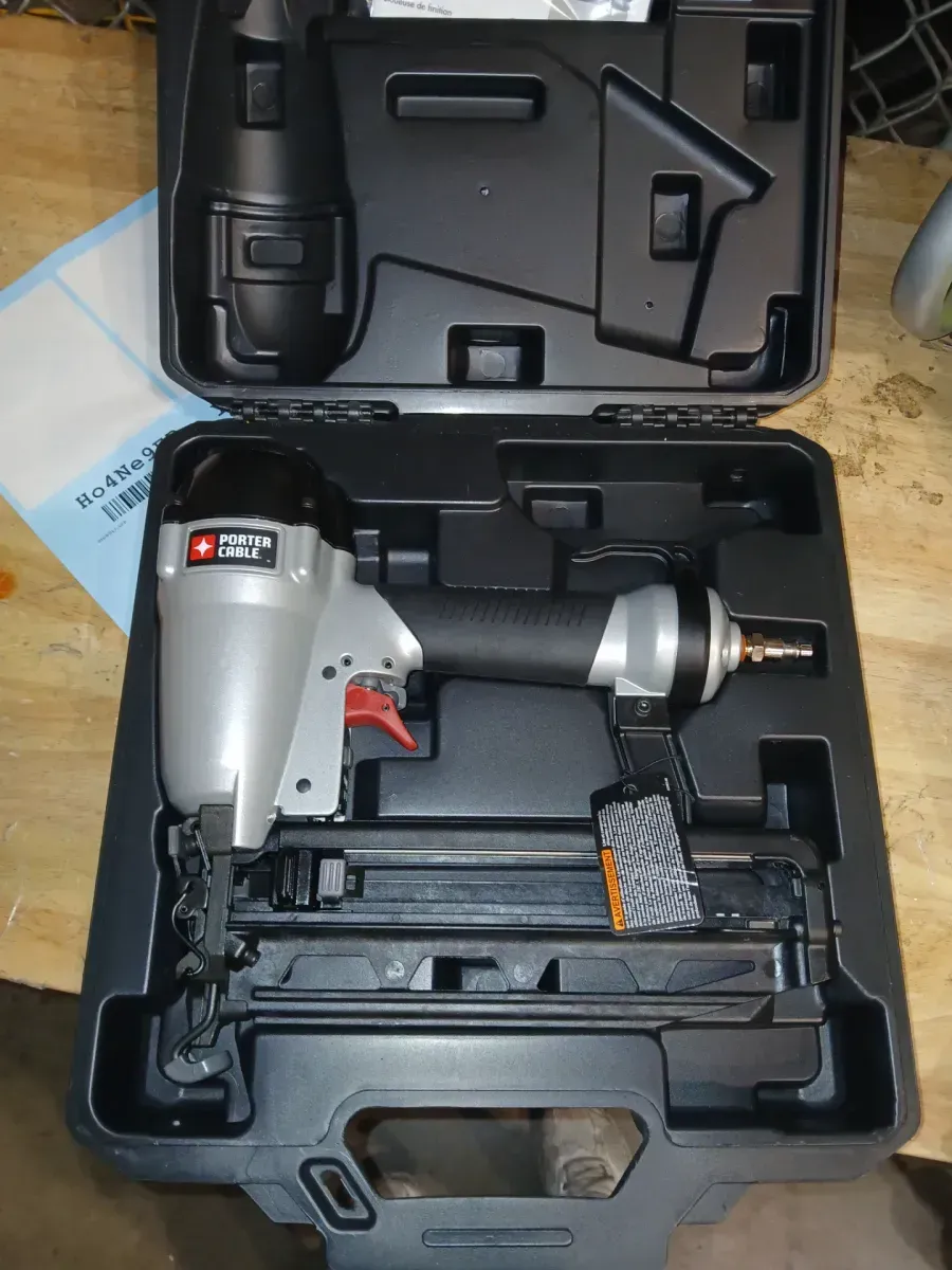 15-Gauge Pneumatic 2-1/2 in. Angled Nailer Kit - image 5