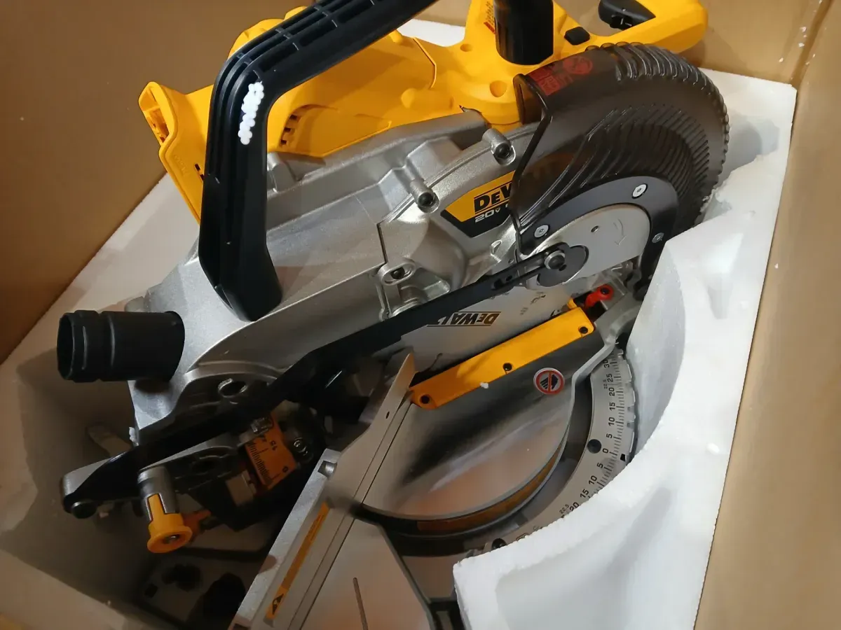 20-Volt MAX XR Cordless 10 in. Dual Bevel Fixed Miter Saw (Tool Only) - image 4