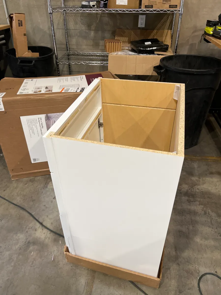 Sedgewood 24.5 in. W x 18.75 in. D x 34.375 in. H Single Sink Bath Vanity in White with Arctic Solid Surface Top - image 5