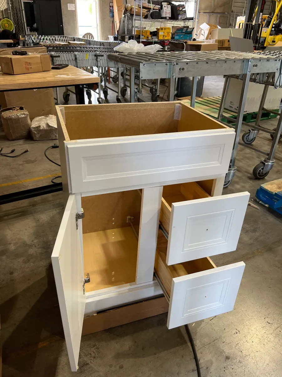 Sedgewood 24.5 in. W x 18.75 in. D x 34.375 in. H Single Sink Bath Vanity in White with Arctic Solid Surface Top - image 7