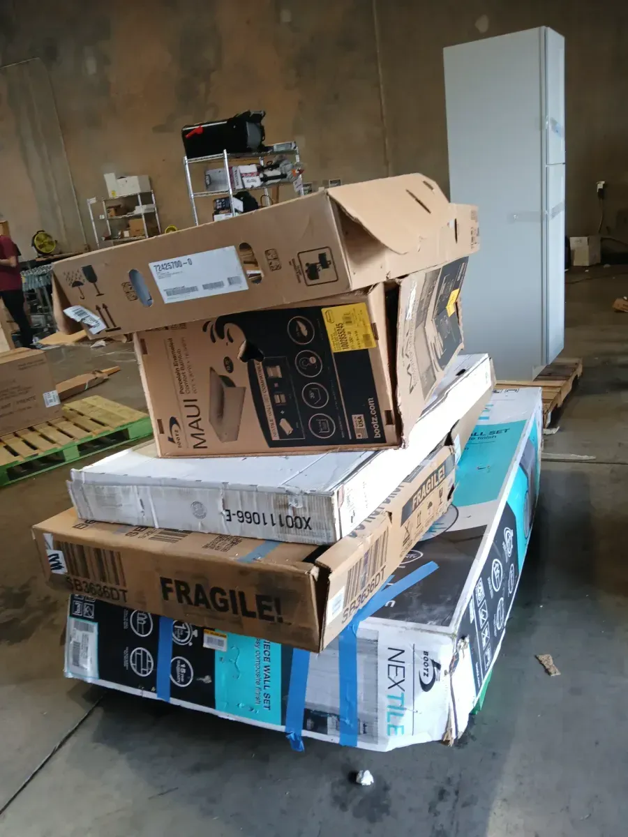 *** Pallet of bathtub, floor, and wall tiles for the bathroom, in various shapes***  - image 3