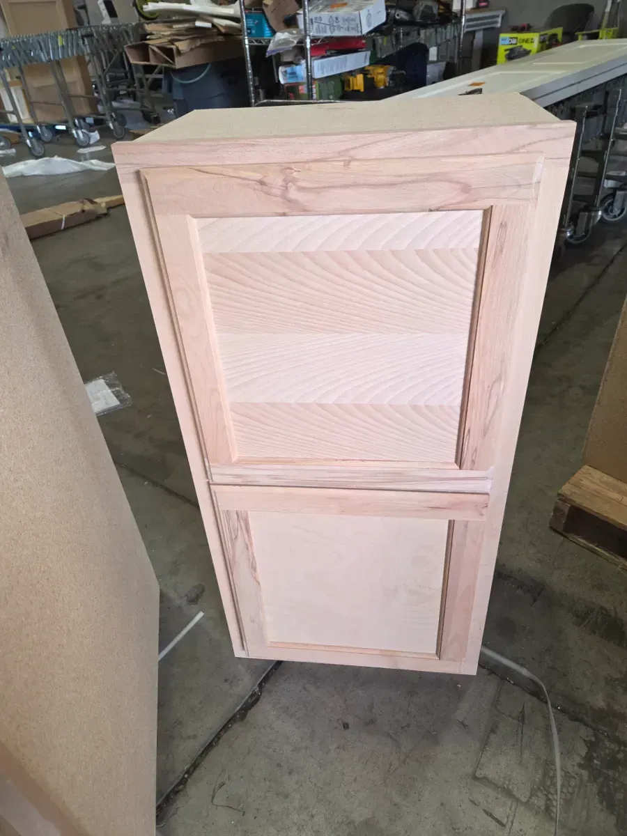 Set of 7 cabinets (5 upper, 2 lower )  - image 4