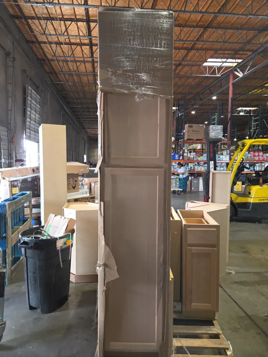 Set of 7 cabinets (5 upper, 2 lower )  - image 6