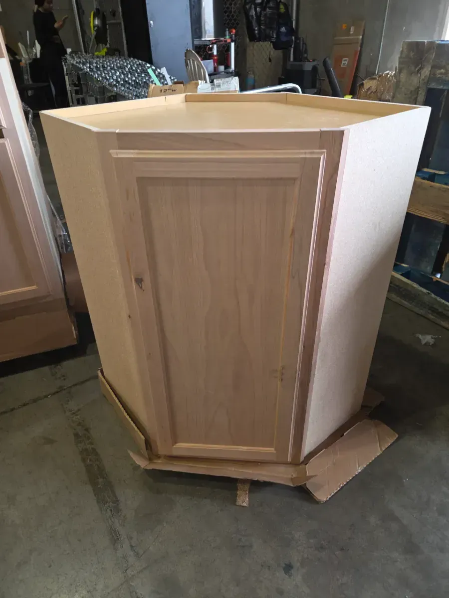 Set of 7 cabinets (5 upper, 2 lower )  - image 9