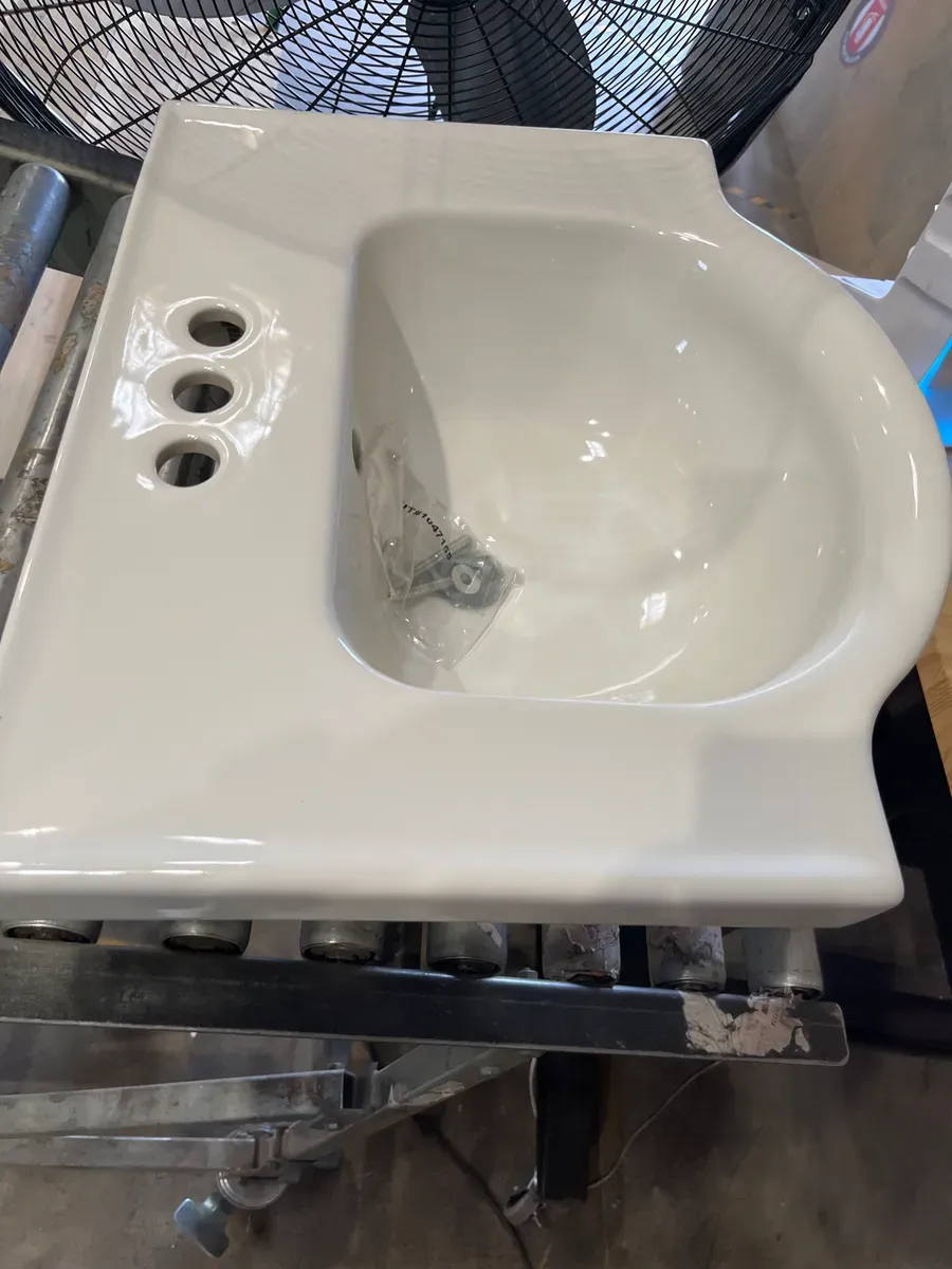 Veer 21 in. x 18.25 in. Pedestal Bathroom Sink in White Vitreous China - image 2