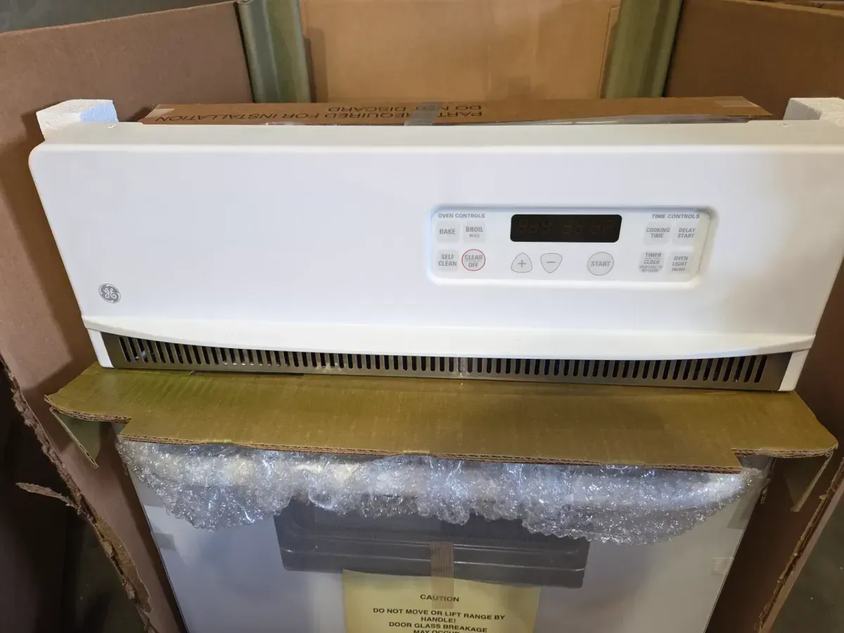 24 in. Single Electric Wall Oven Self-Cleaning in White - image 4