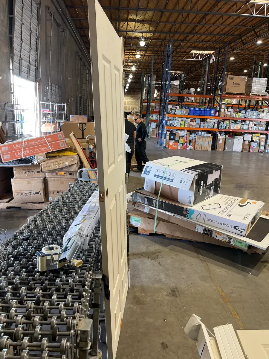 32 in. x 80 in. 6 Panel Left-Handed Primed Composite Solid Core Single Prehung Interior Door 4-9/16 in. Flat Jamb - image 5