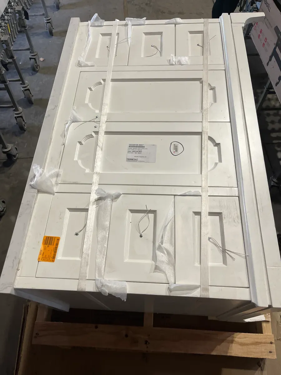 *** The porcelain part is broken ***Queen 48 in. Pure White With Quartz Carrara Vanity Top With Ceramics White Basins - image 3