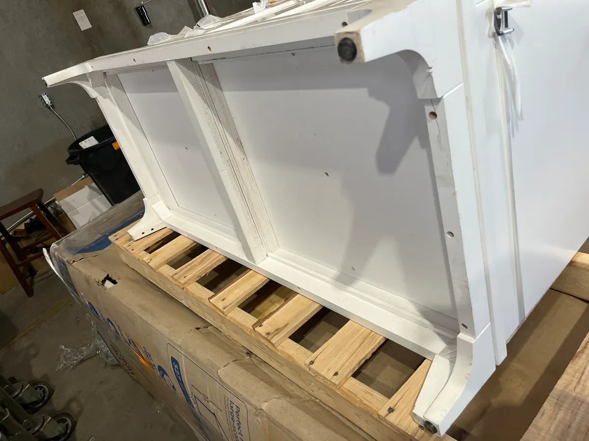 *** The porcelain part is broken ***Queen 48 in. Pure White With Quartz Carrara Vanity Top With Ceramics White Basins - image 7