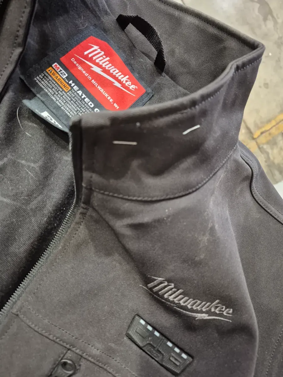 *** It is missing a charger.*** Men's 2 X-Large M12 12V Lithium-Ion Cordless Axis Black Heated Quilted Hooded Jacket Kit (1) 3.0 Ah Battery and Charger - image 3