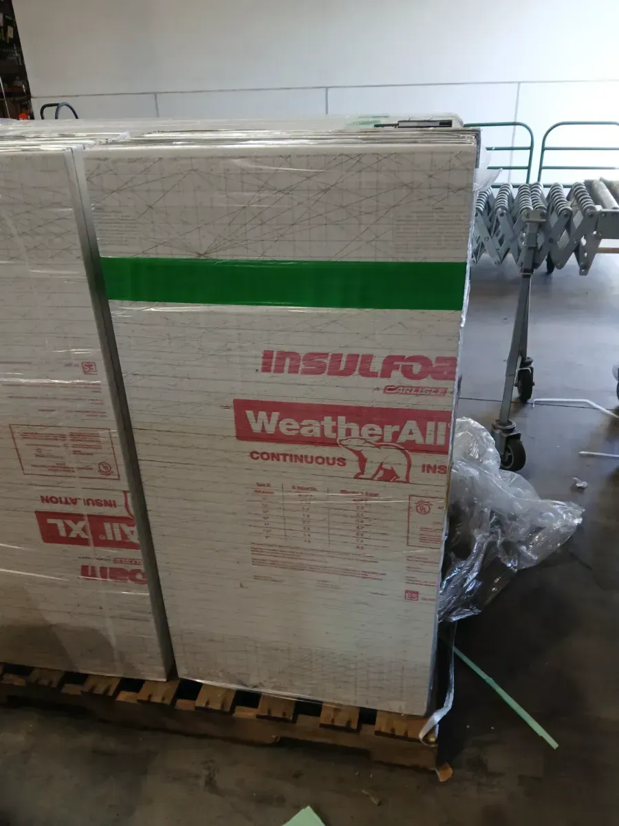 Pallet of 6 insulfoa Carlisle weatherall  - image 1