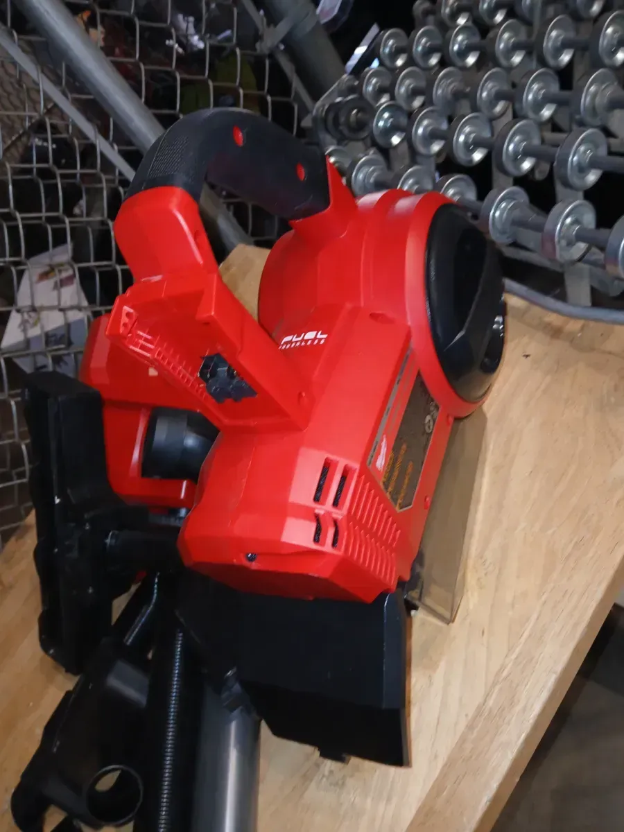 *** Not batterry *** M18 FUEL™ Compact Vacuum - image 4