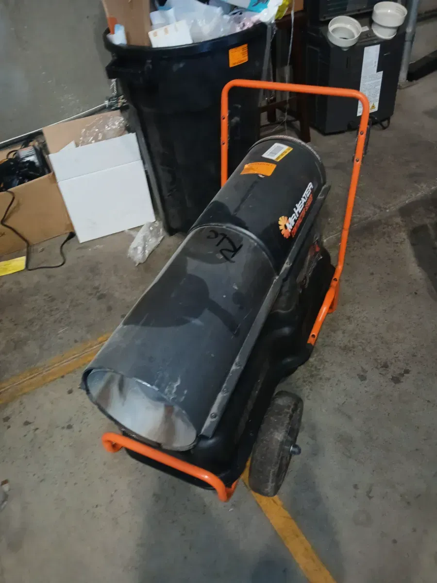 Contractor Series 140,000 BTU Black Forced Air Kerosene/Diesel Outdoor Space Heater with Thermostat - image 3