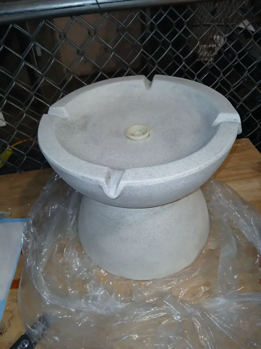 Questions and Answers for CHG CLASSIC HOME & GARDEN Yorkshire Zinc Cement Fountain - image 4