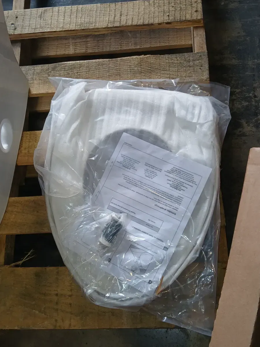 Tofino Complete 1-Piece 1.1 GPF Dual Flush Elongated Toilet in White with Slow Close Seat - image 5