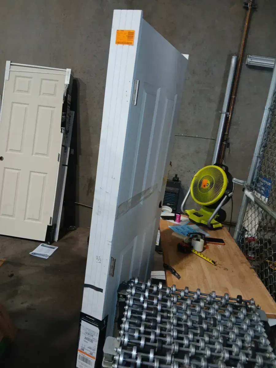 *** With frame *** Masonite 30 in. x 80 in. 6 Panel Right-Handed Primed Composite Hollow Core Single Prehung Interior Door 4-9/16 in. Flat Jamb - image 3