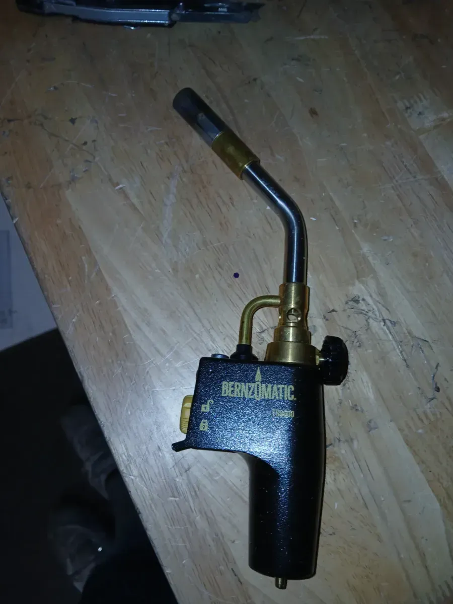 *** It's missing the pump*** DuraCast 8000 Torch Kit with 14.1 oz. MAP-Pro Cylinder and Premium Blow Torch with Adjustable Flame - image 2