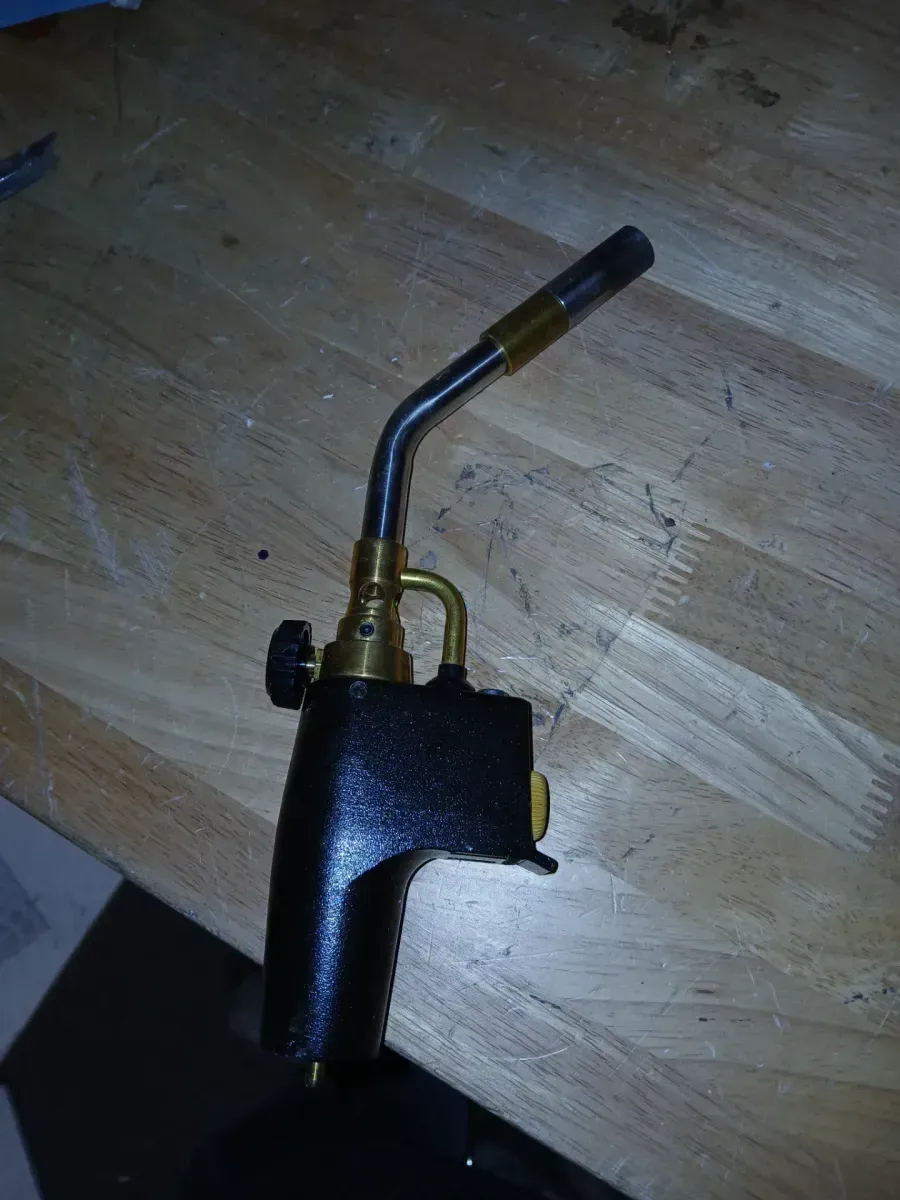 *** It's missing the pump*** DuraCast 8000 Torch Kit with 14.1 oz. MAP-Pro Cylinder and Premium Blow Torch with Adjustable Flame - image 3