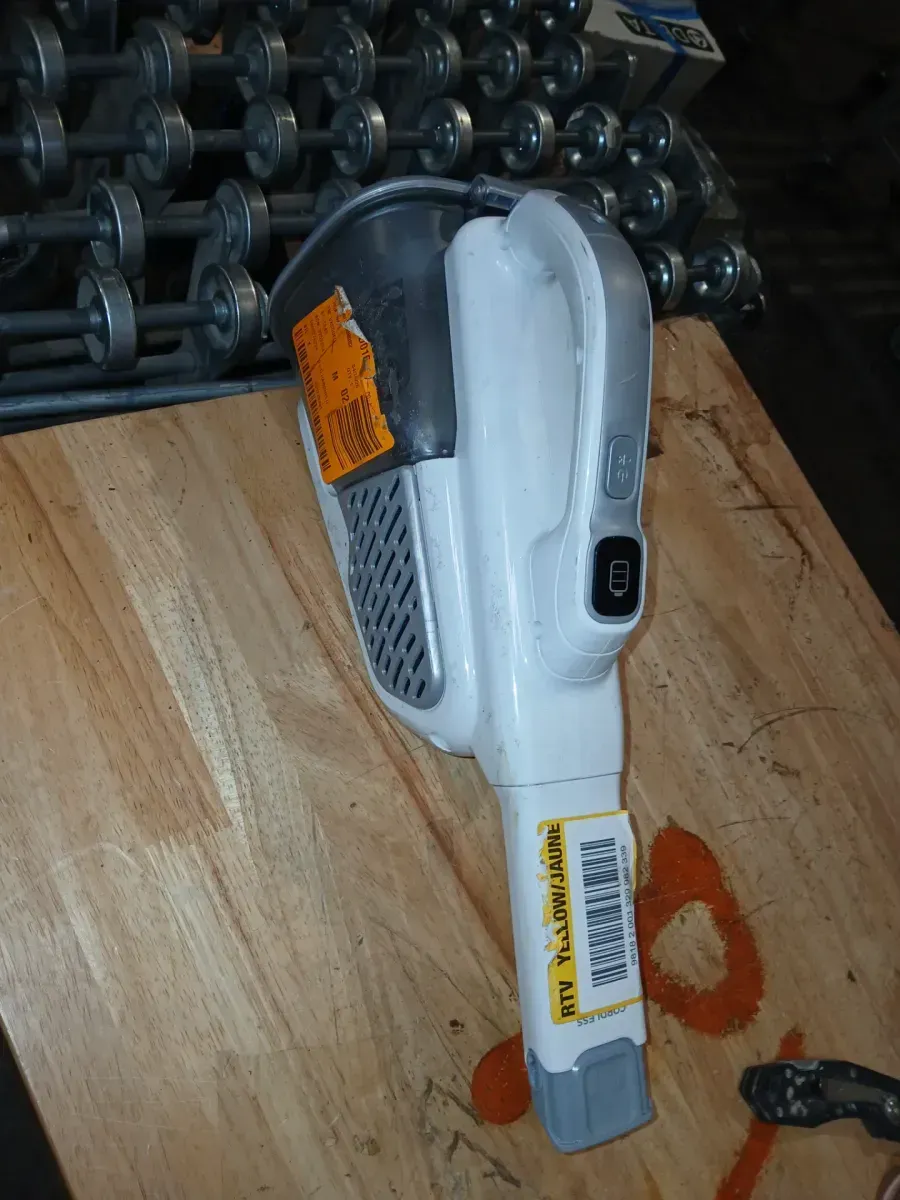 *** It doesn't have the filter*** BLACK+DECKER dustbuster AdvancedClean+ 12-Volt MAX Cordless 7-cup Handheld Vacuum - image 2