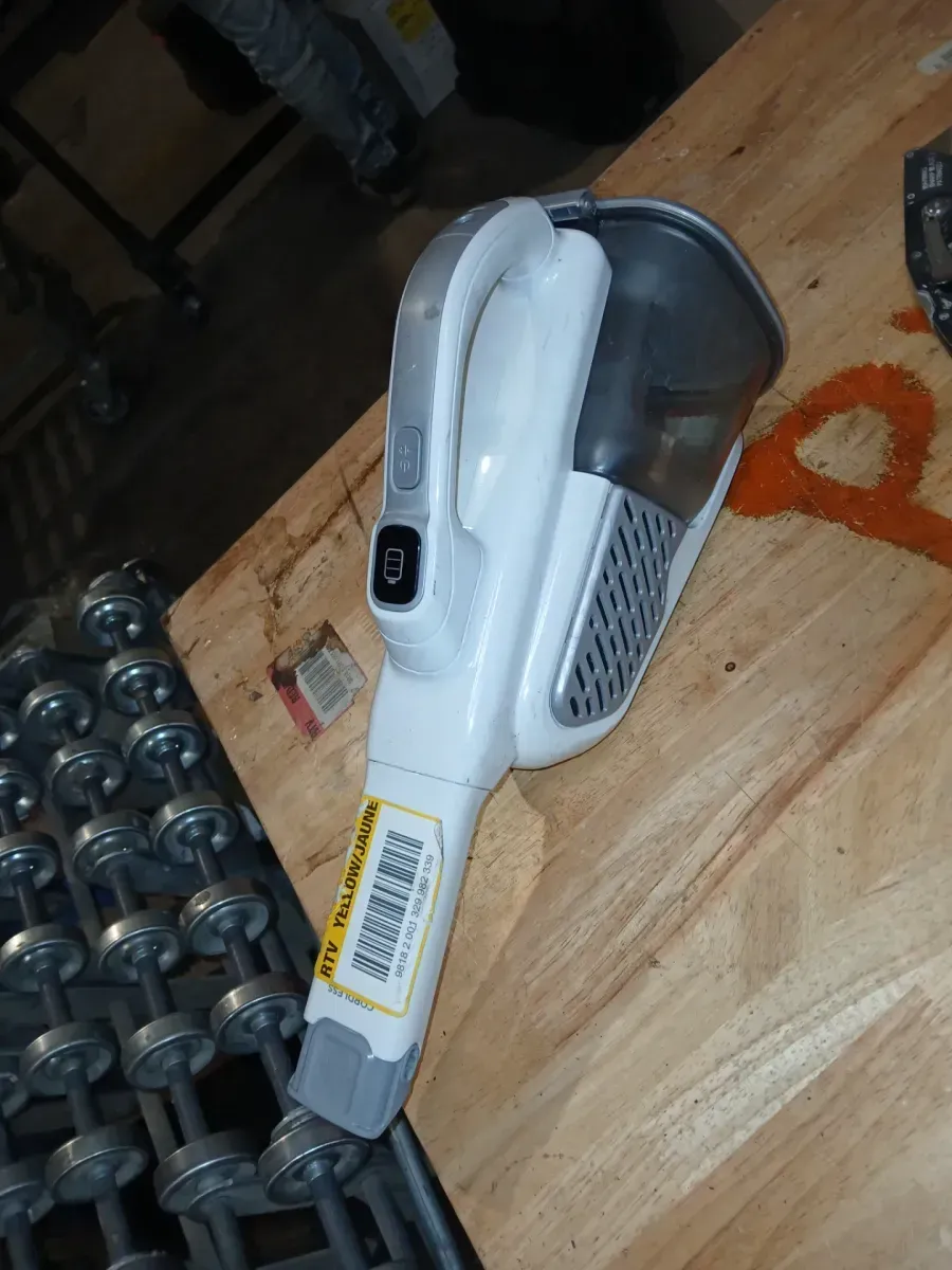 *** It doesn't have the filter*** BLACK+DECKER dustbuster AdvancedClean+ 12-Volt MAX Cordless 7-cup Handheld Vacuum - image 3