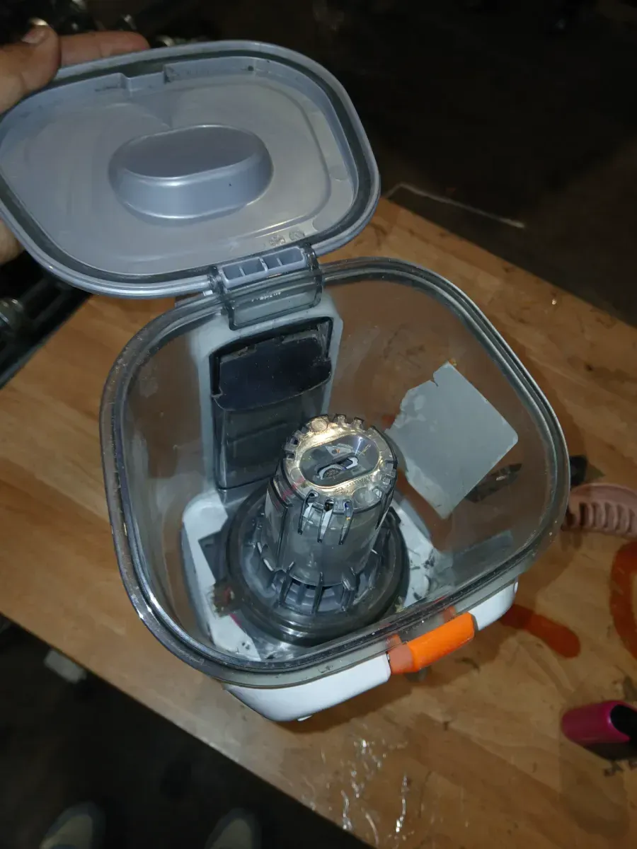 *** It doesn't have the filter*** BLACK+DECKER dustbuster AdvancedClean+ 12-Volt MAX Cordless 7-cup Handheld Vacuum - image 4