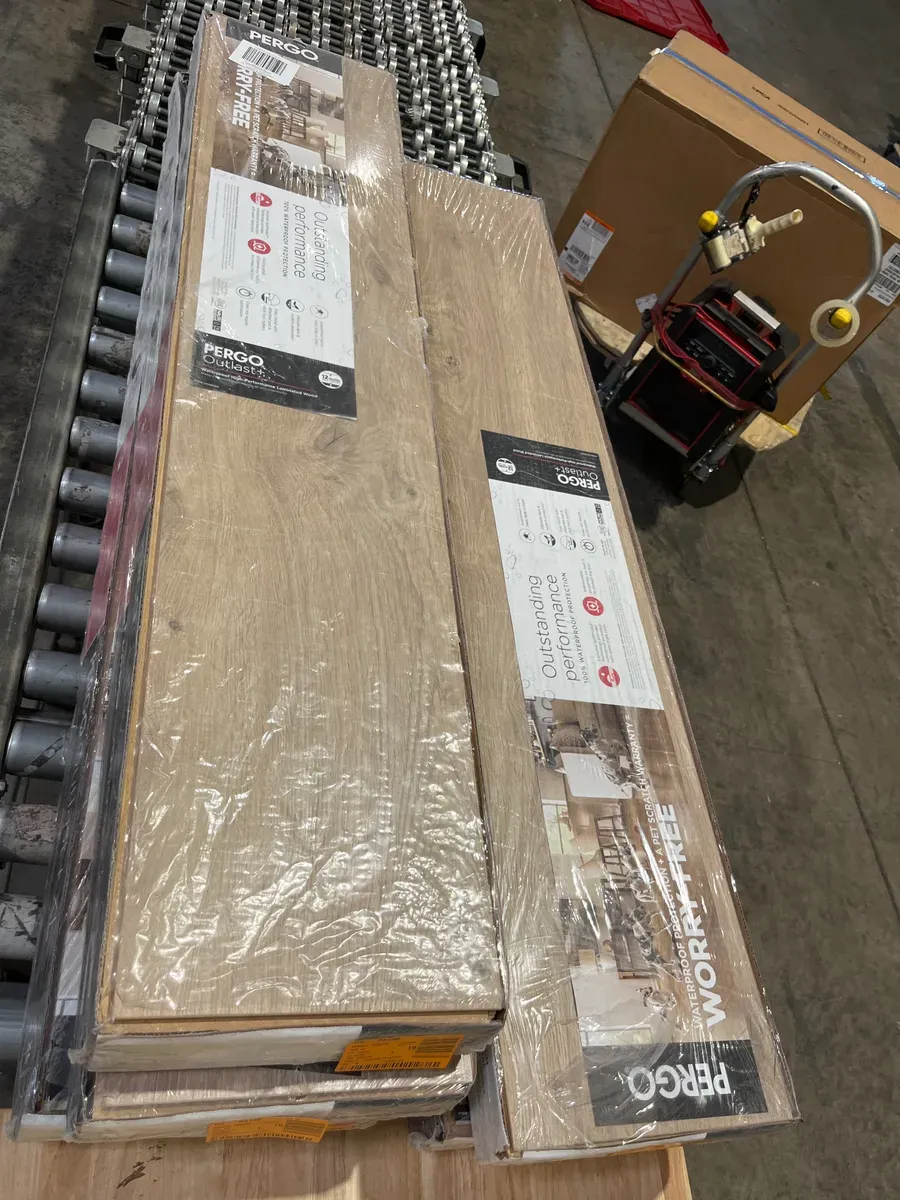 Pergo Outlast+ Anchorage Oak 12 mm T × 9.45 in. W x 47.24 in. L Waterproof Laminate Wood Flooring (18.6 sq. ft./Case) - image 3