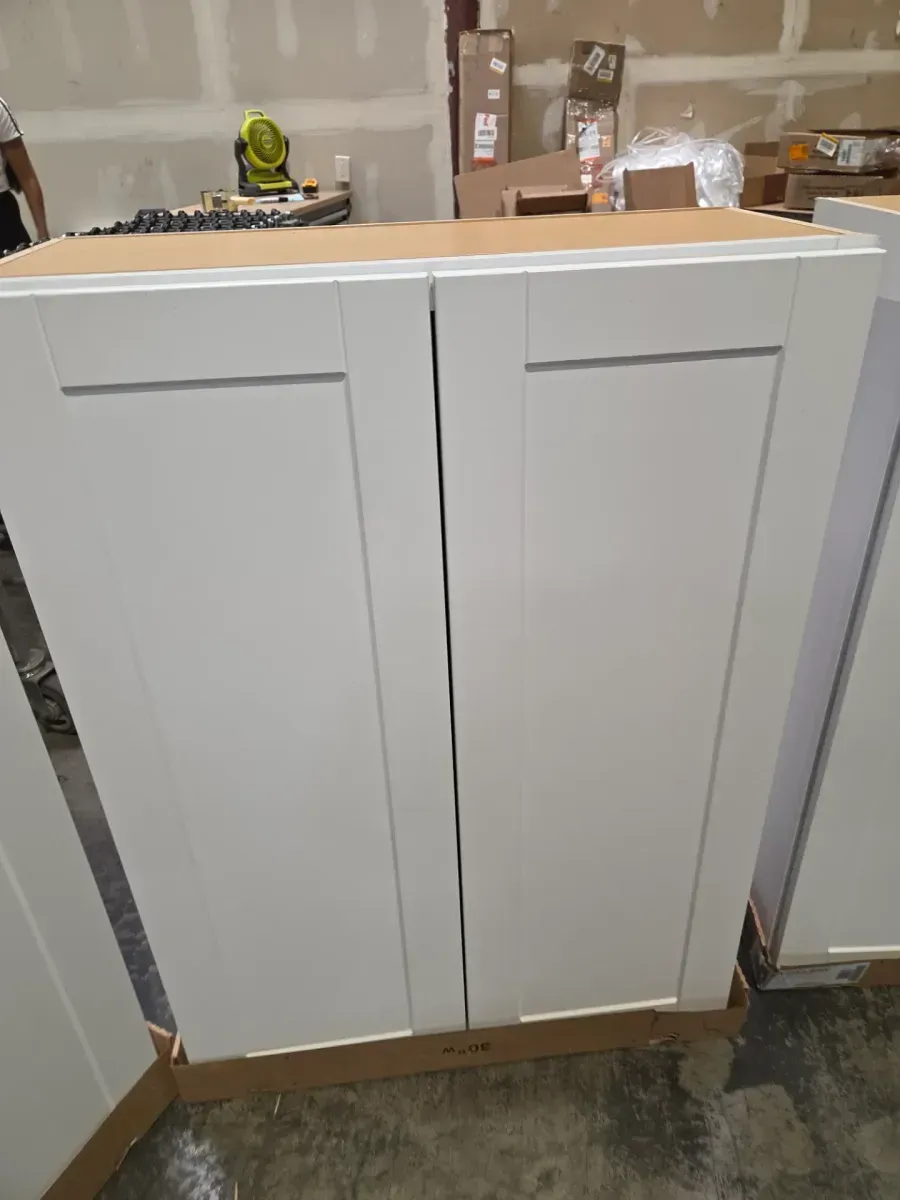 Set of 8 Cabinets (7upper, 1 lower ) - image 3