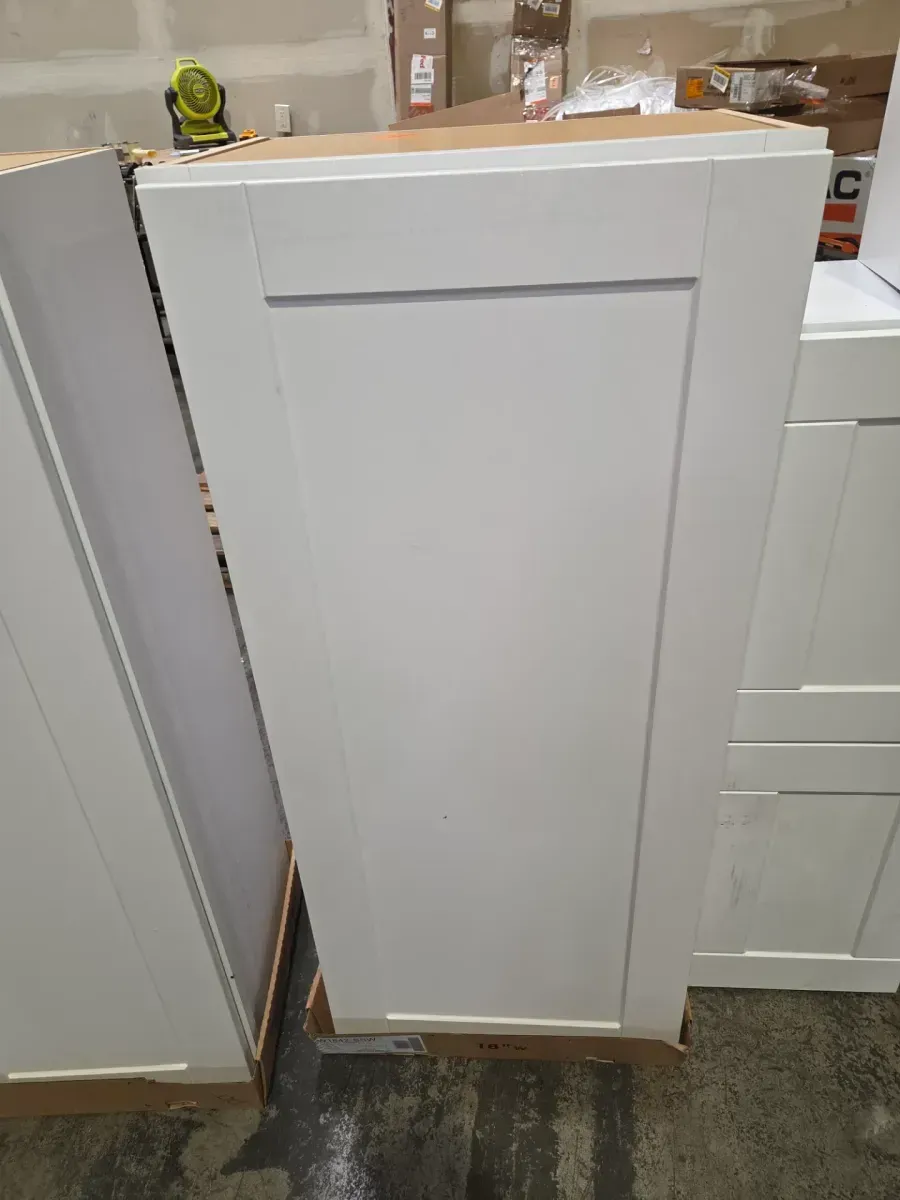 Set of 8 Cabinets (7upper, 1 lower ) - image 4