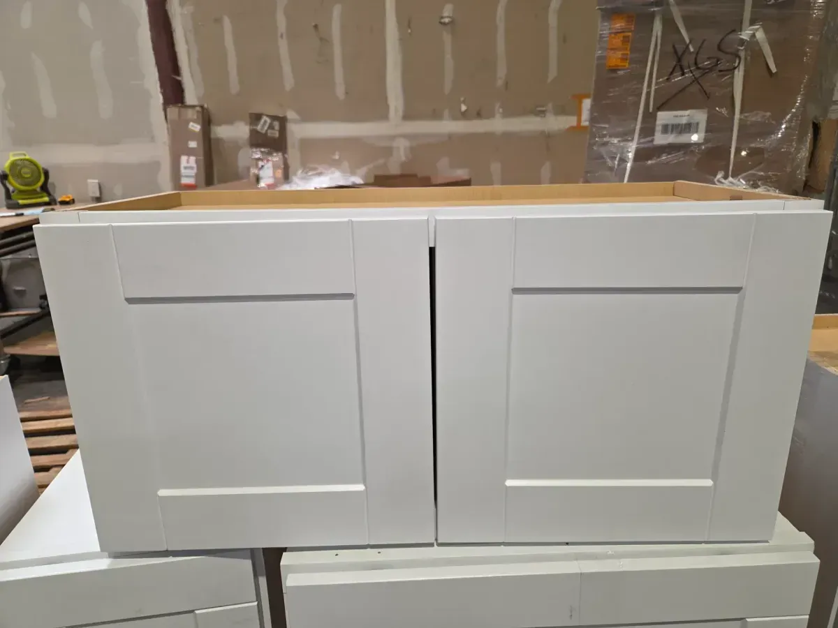 Set of 8 Cabinets (7upper, 1 lower ) - image 6