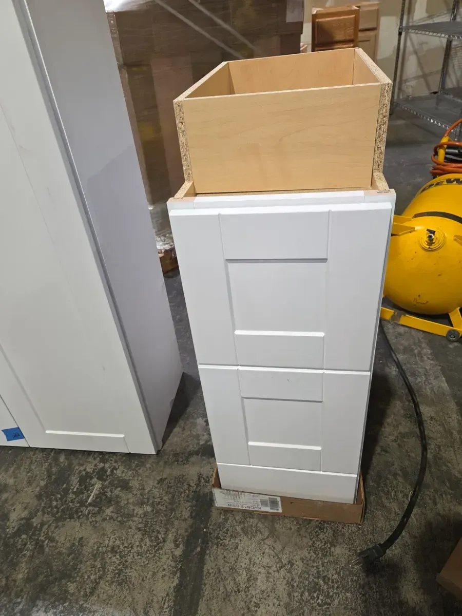 Set of 8 Cabinets (7upper, 1 lower ) - image 9