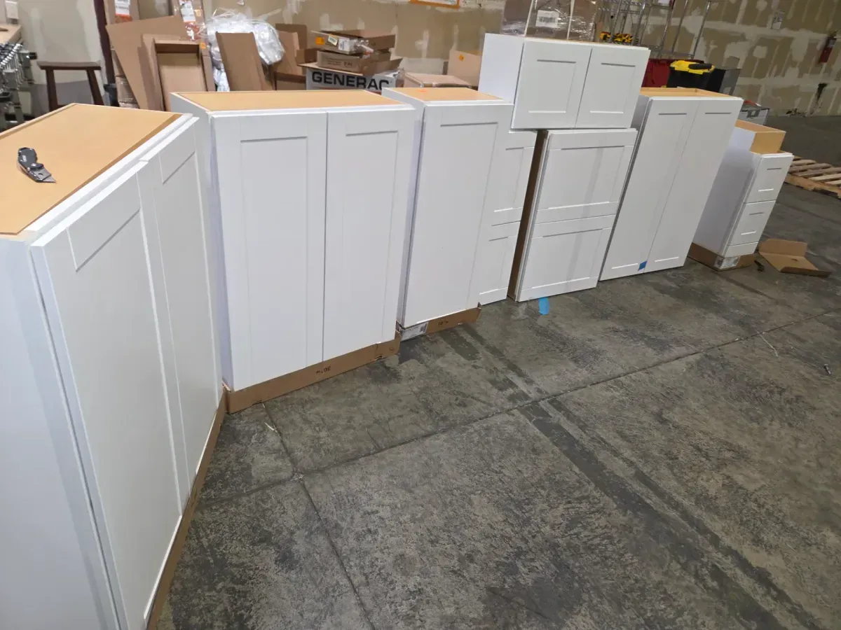 Set of 8 Cabinets (7upper, 1 lower ) - image 10