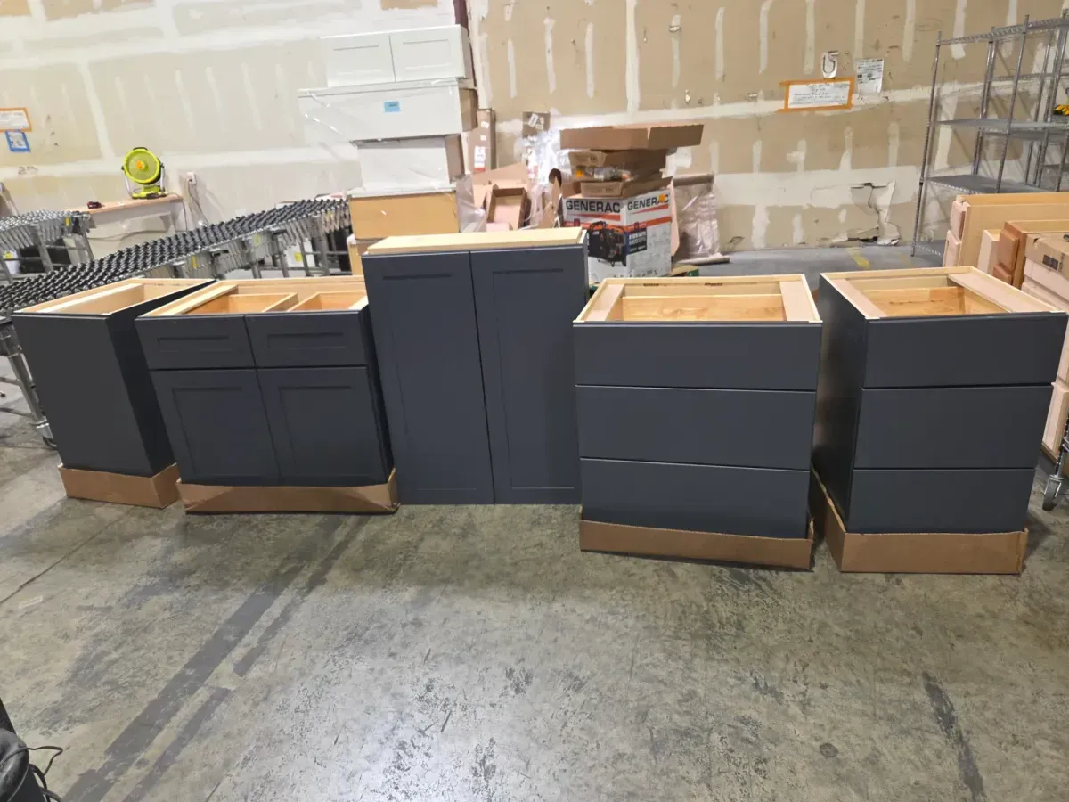 Set of 5 Cabinets (4 lower ,1upper ) - image 1