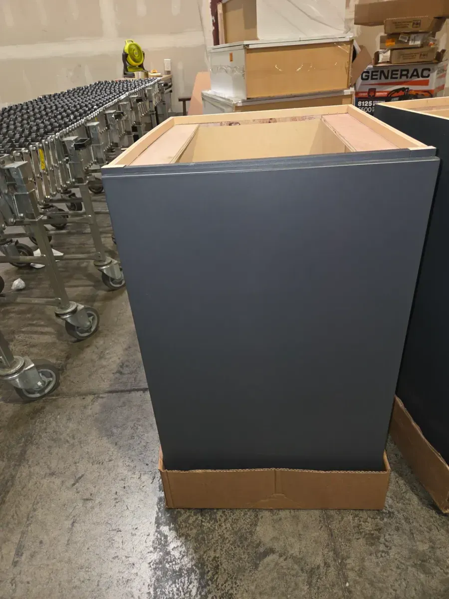 Set of 5 Cabinets (4 lower ,1upper ) - image 7