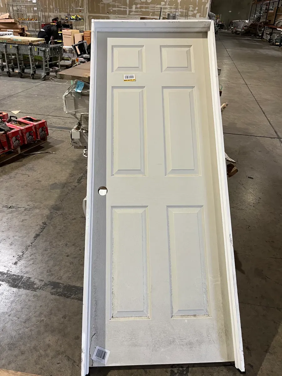 *** It's stained, the door looks in very good condition***“31-1/2 in. x 81-5/8 in” 6 Panel Colonist Primed Right-Hand Textured Solid Core Molded Composite MDF Single Prehung Interior Door - image 5