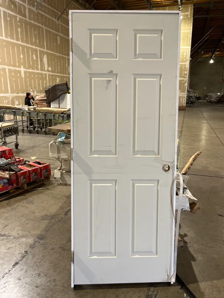 *** It's stained, the door looks in very good condition***“31-1/2 in. x 81-5/8 in” 6 Panel Colonist Primed Right-Hand Textured Solid Core Molded Composite MDF Single Prehung Interior Door - image 6
